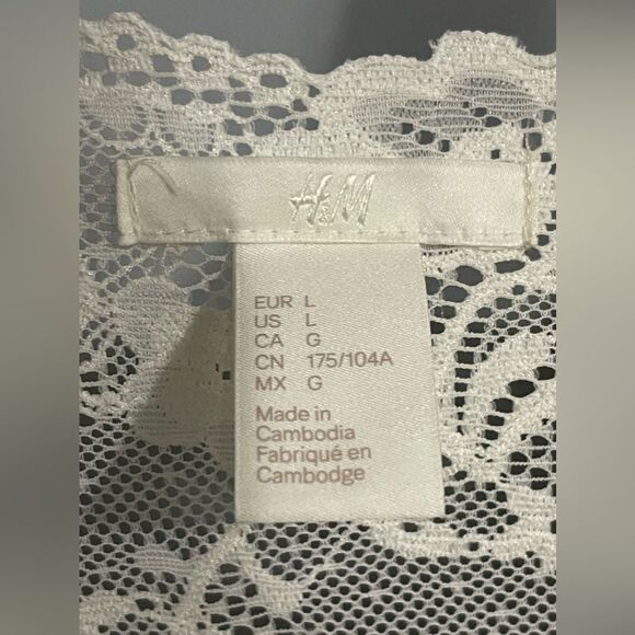 Cute White H&M Blouse - Picture 6 of 6